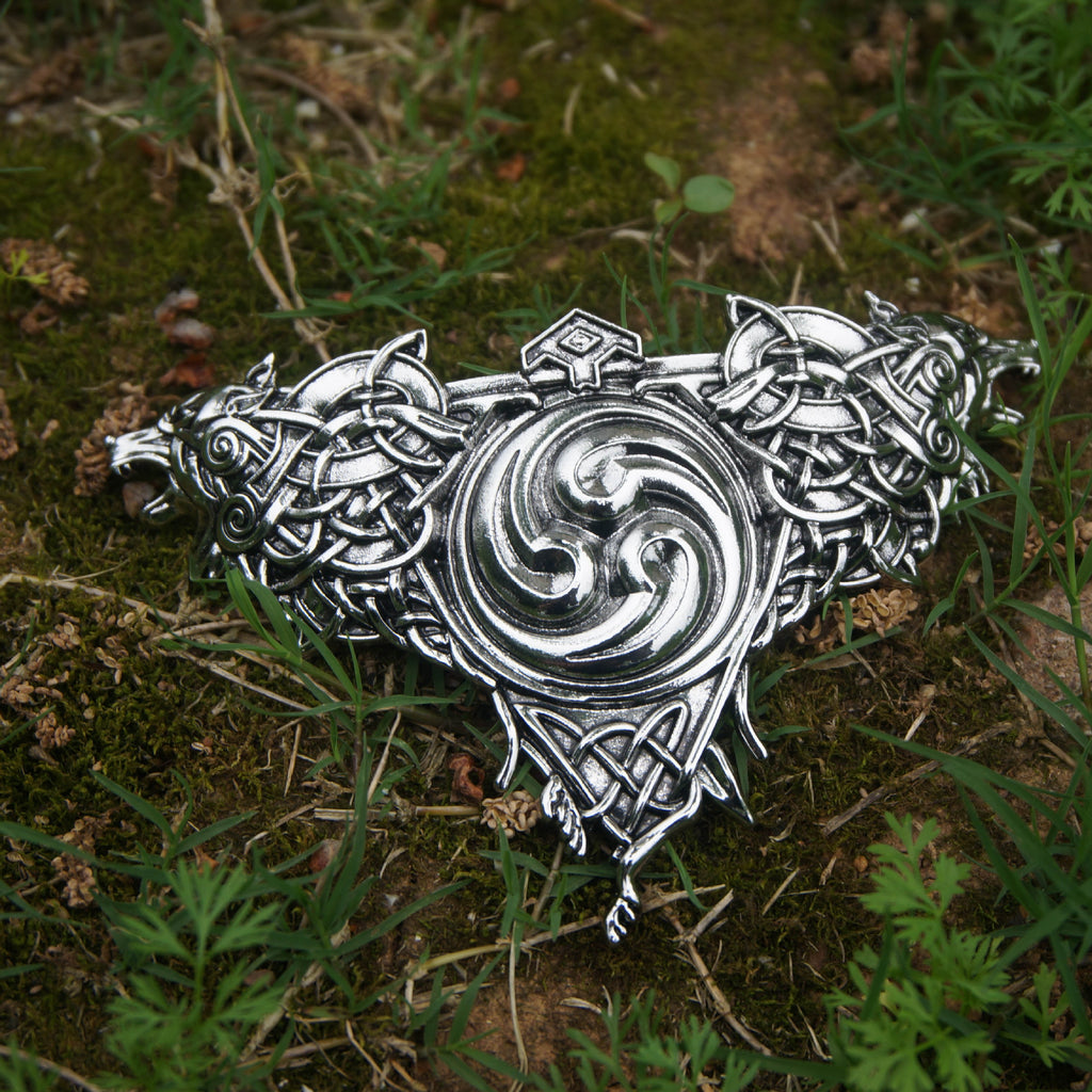 Women's Nordic Retro Double Wolf Clip