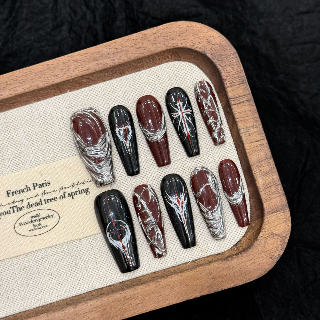 Glamorous Silver Nail Art For Dark Nights