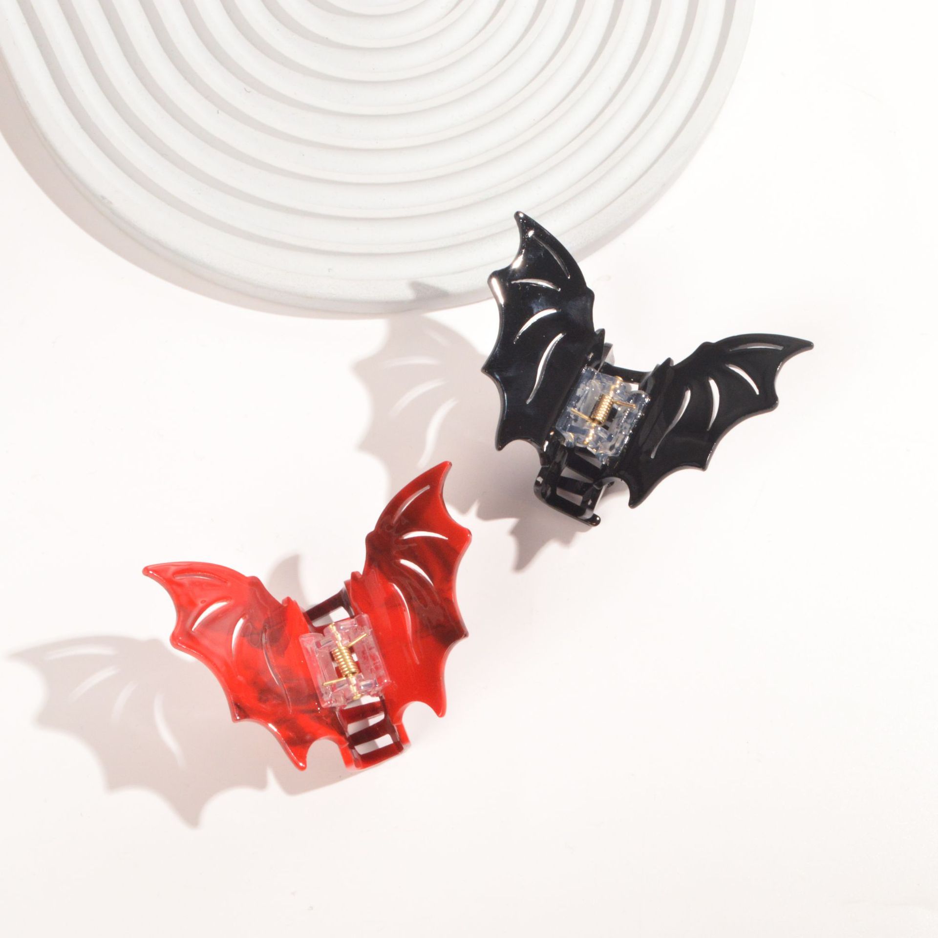 Acetic Acid Clasp Bat Fashion