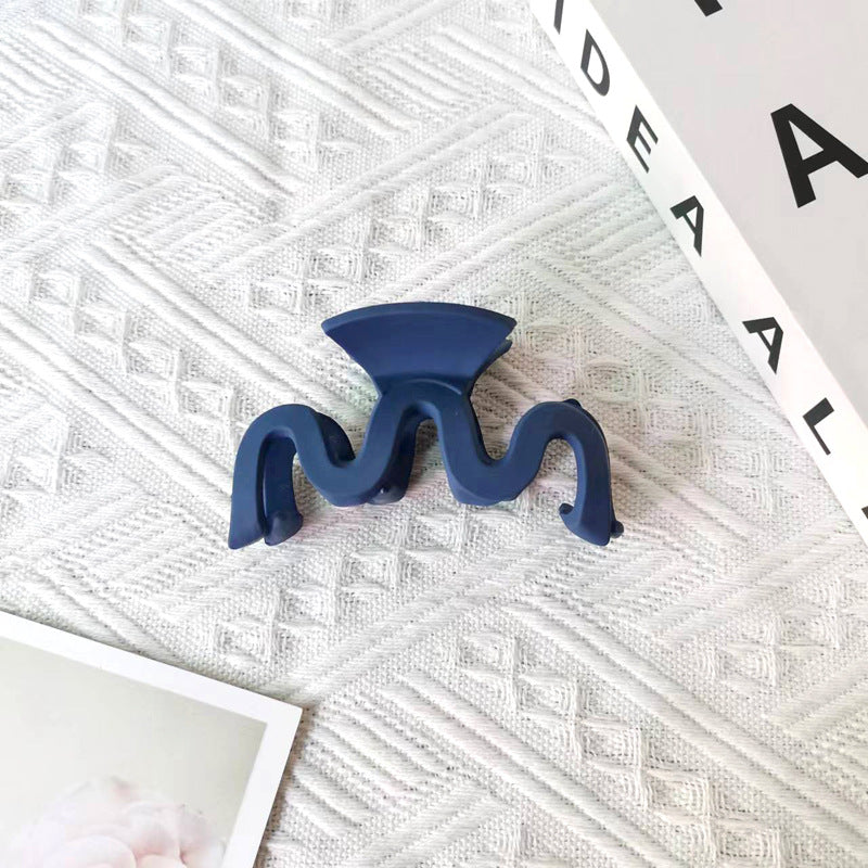 plain matte wavy claw