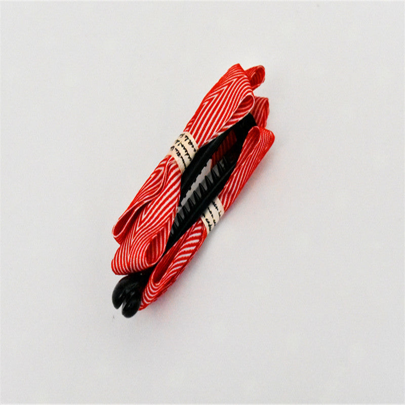 Twisted clip with herringbone bow