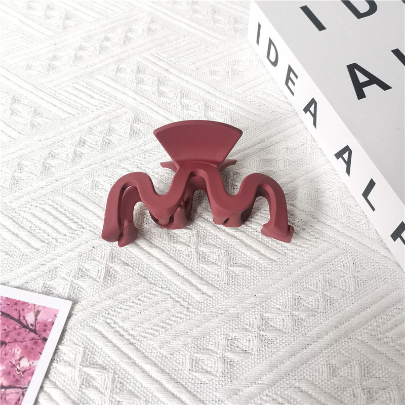 plain matte wavy claw