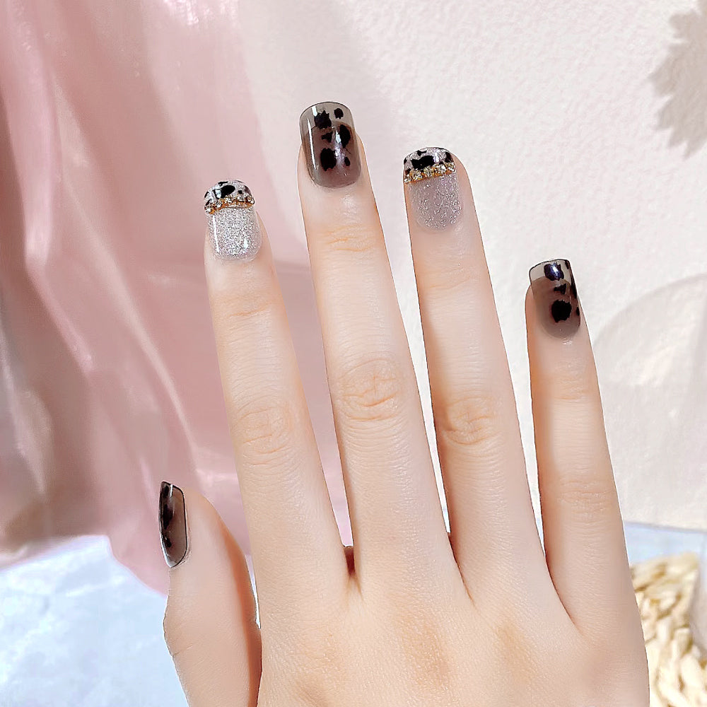 Fake Nail Patches Hand Wearing Art