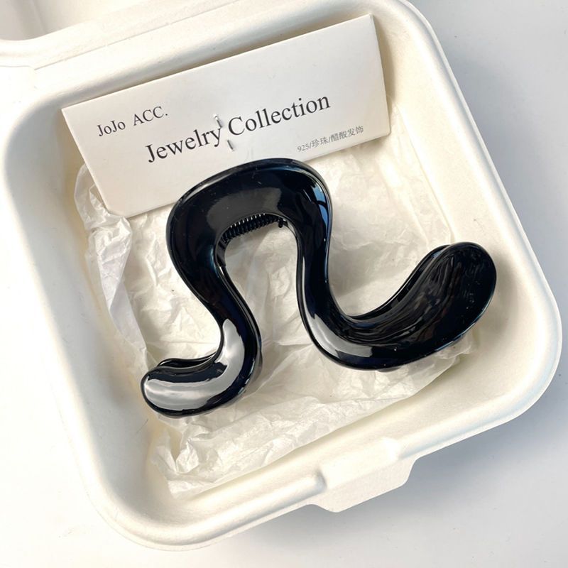 A Few Words Grip 8cm Geometric Hair Multi-head Shark Clip