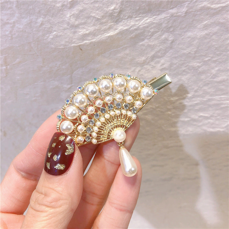 Simple and elegant pearl rhinestone duckbill clip