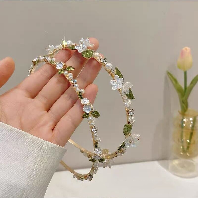 Ladies Go Out With Sweet Pearl Flower Hair Bands