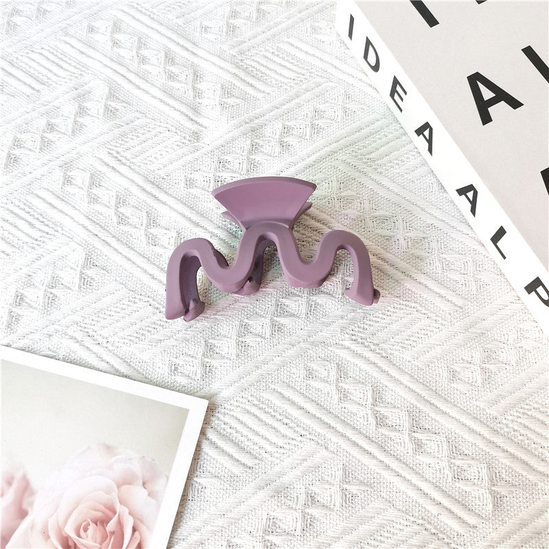 plain matte wavy claw
