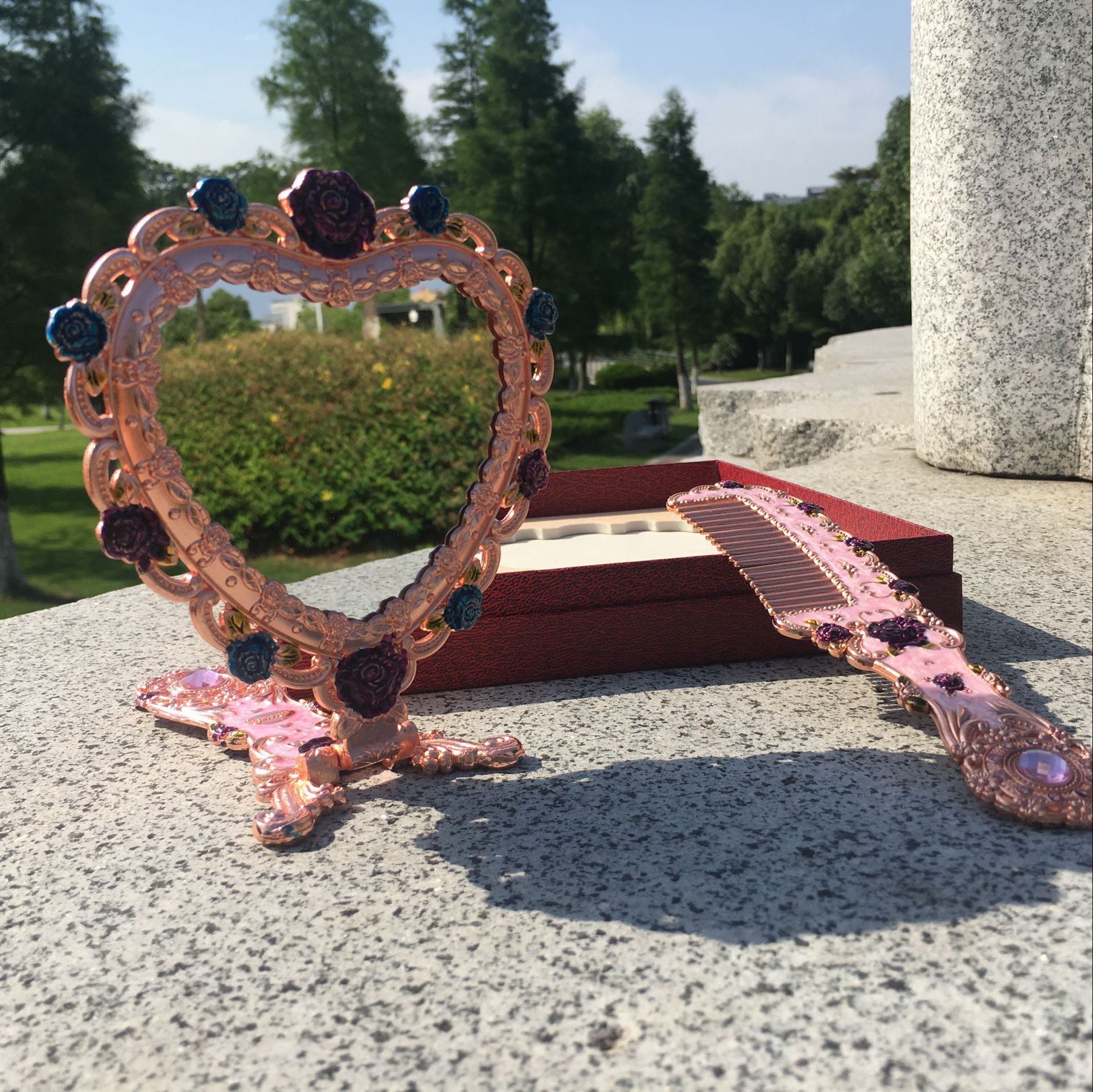 Metal Heart-shaped Handle Mirror Comb Set
