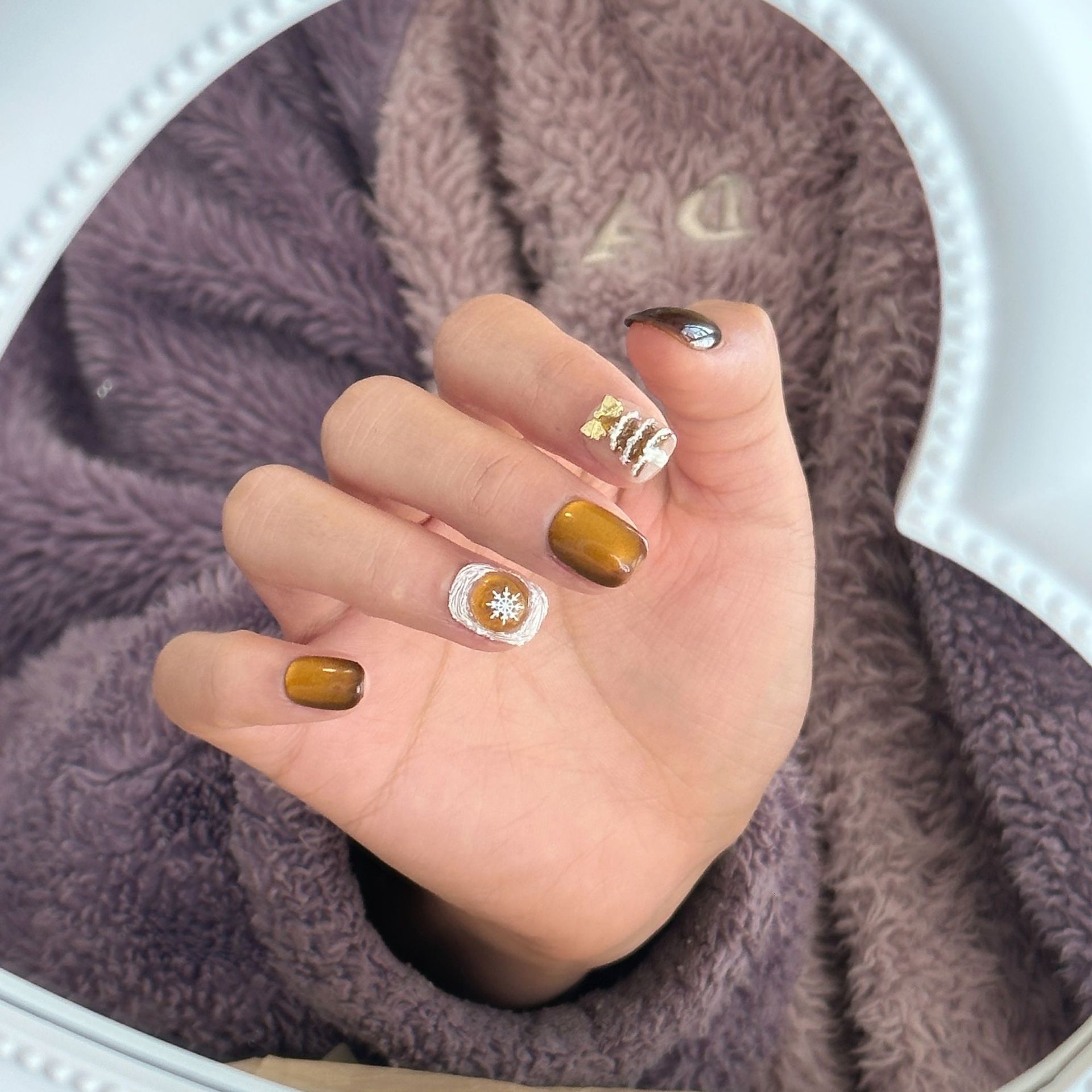 Caramel Micro Glass Bead Cat's Eye Hand-painted Cream Cartoon Snowflake Tree Cute Short Nail Handmade Wear Nail