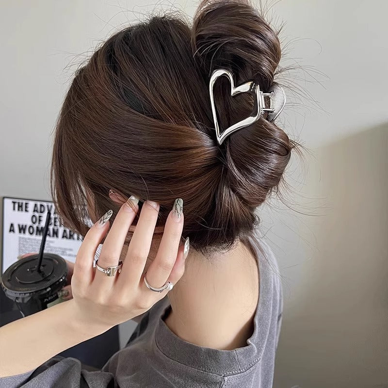 High Sense Metal Heart Grip Simple