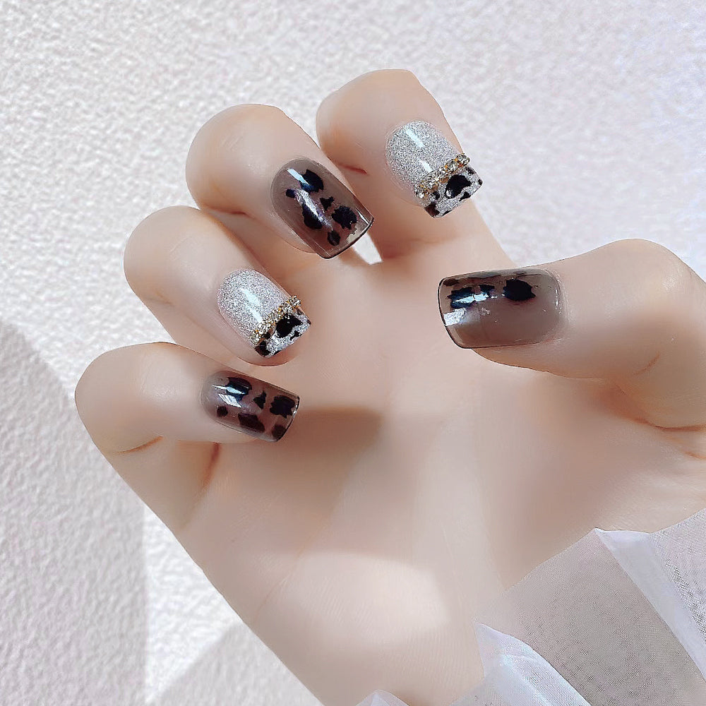 Fake Nail Patches Hand Wearing Art