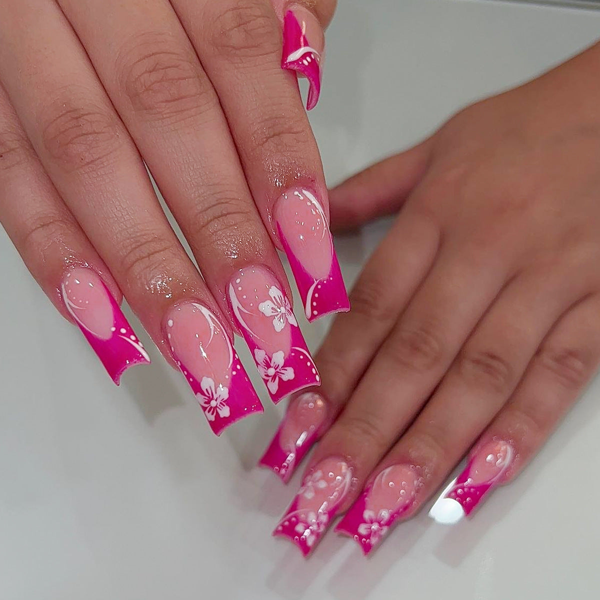 Finished Product Wear Nail Rose Red Medium Rectangular
