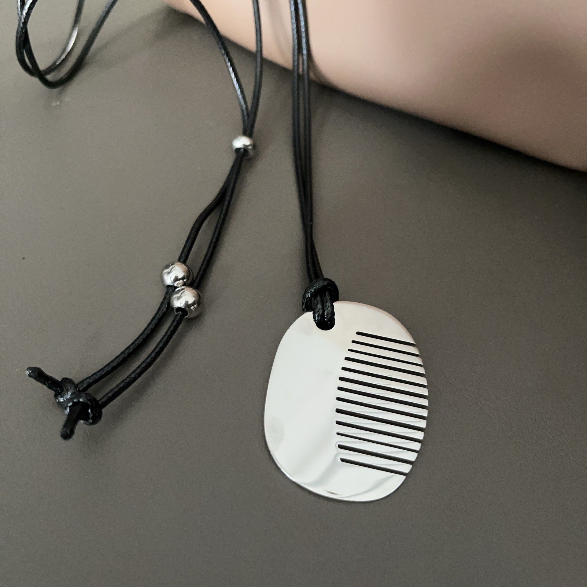 Stainless Steel Small Comb Heart White Round Niche Necklace