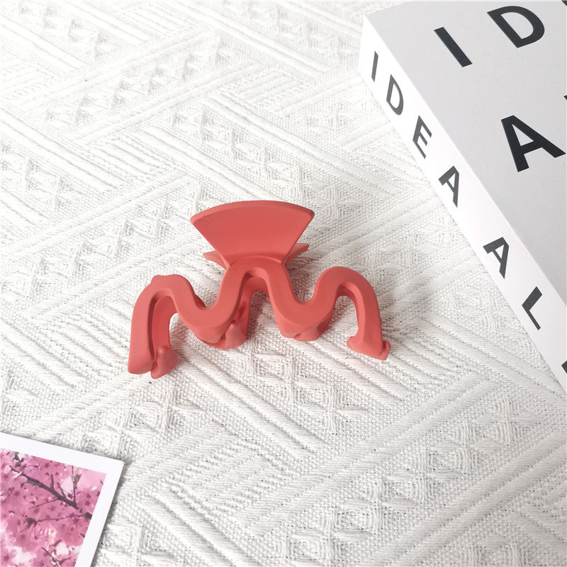 plain matte wavy claw