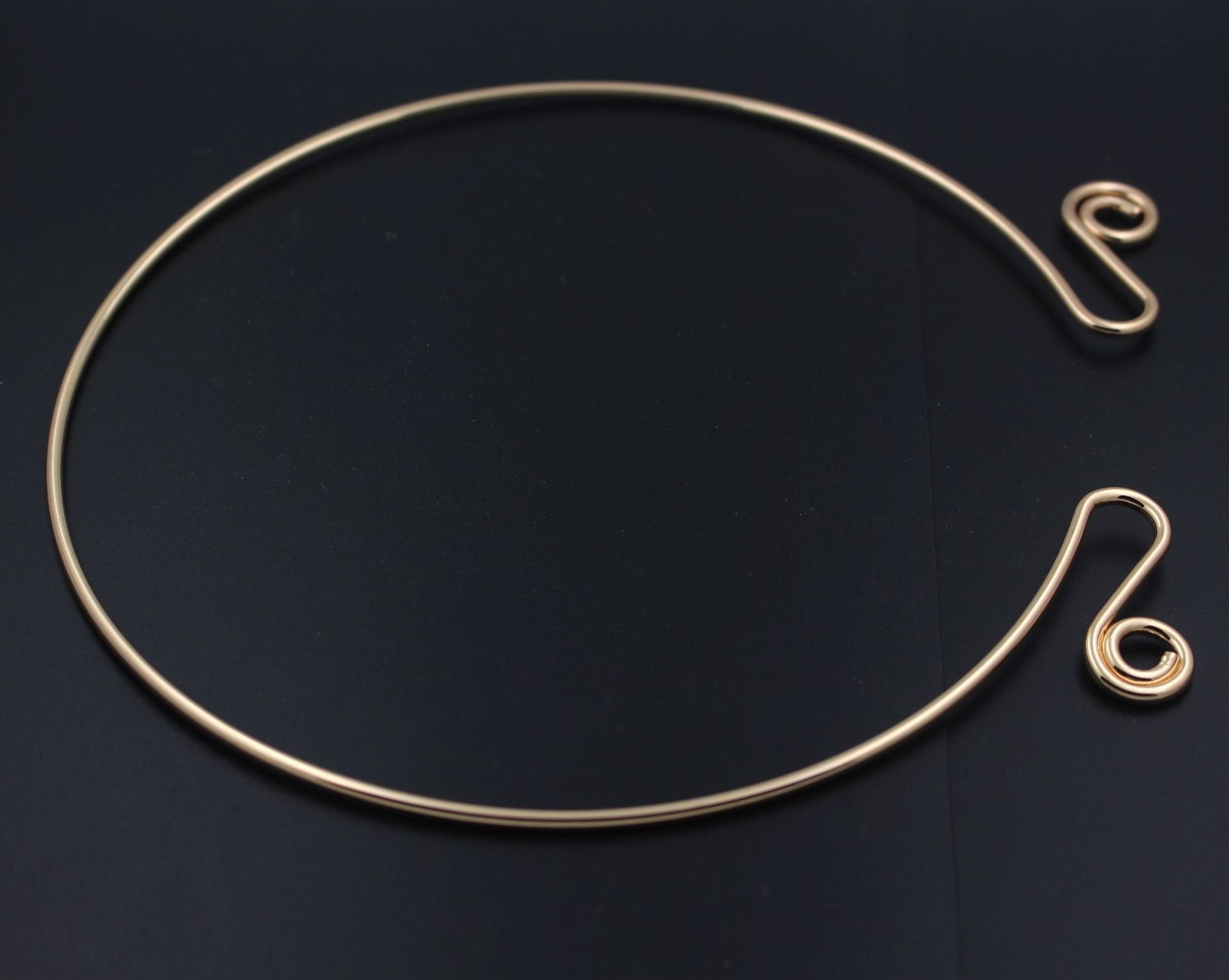 Color-preserving Electroplating Antique Film And Television Collar