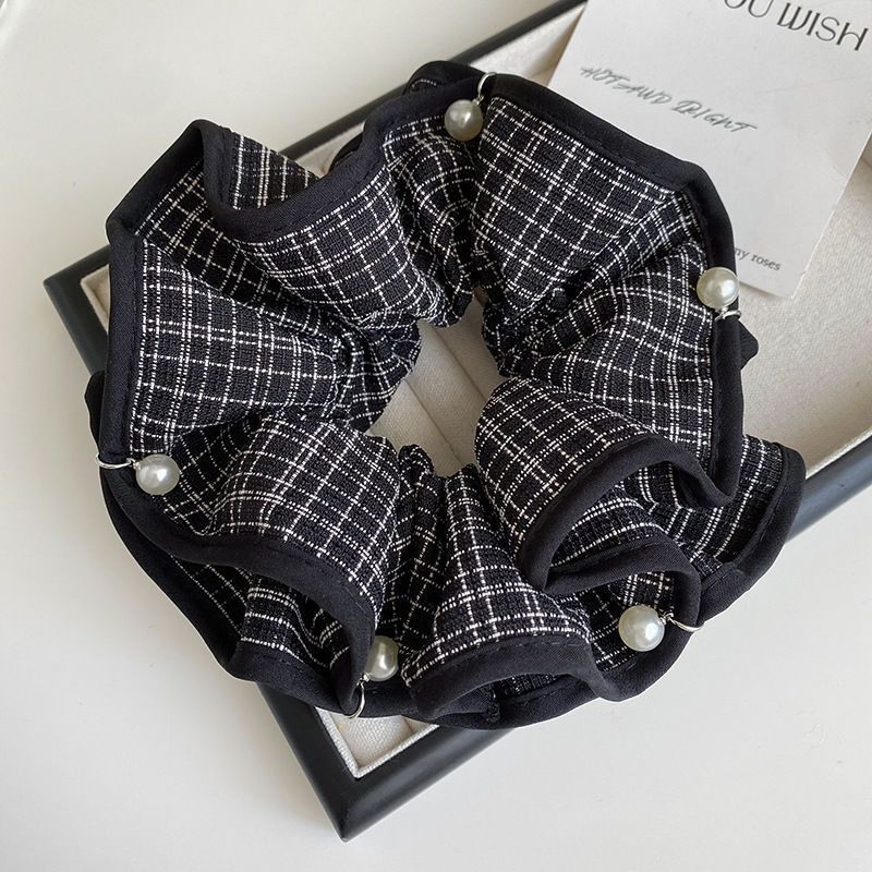 New Retro Black And White Checkered Pearl 3D High-end Scrunchie
