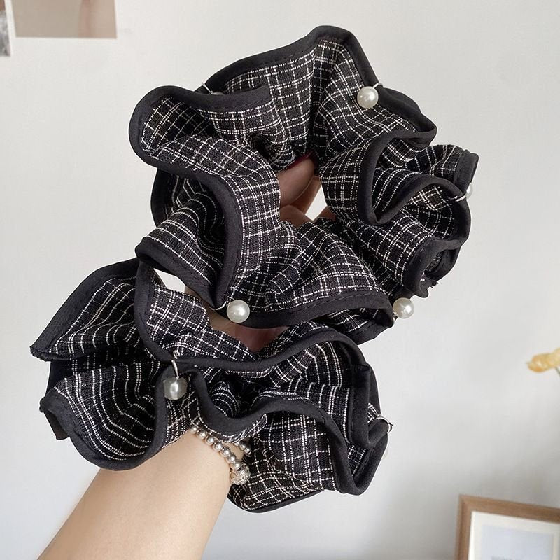New Retro Black And White Checkered Pearl 3D High-end Scrunchie