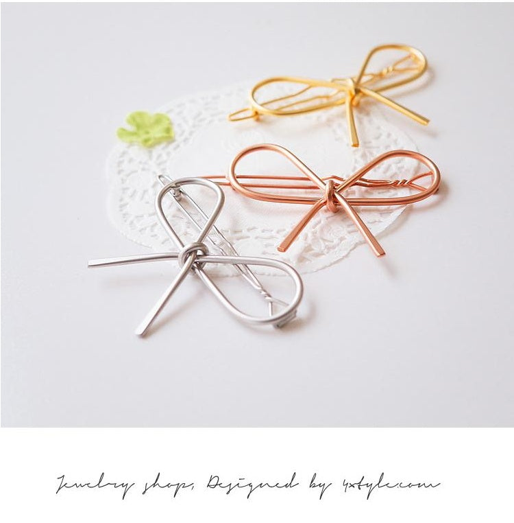 Hollow Geometric Butterfly Combined With Blond Hair Ornaments