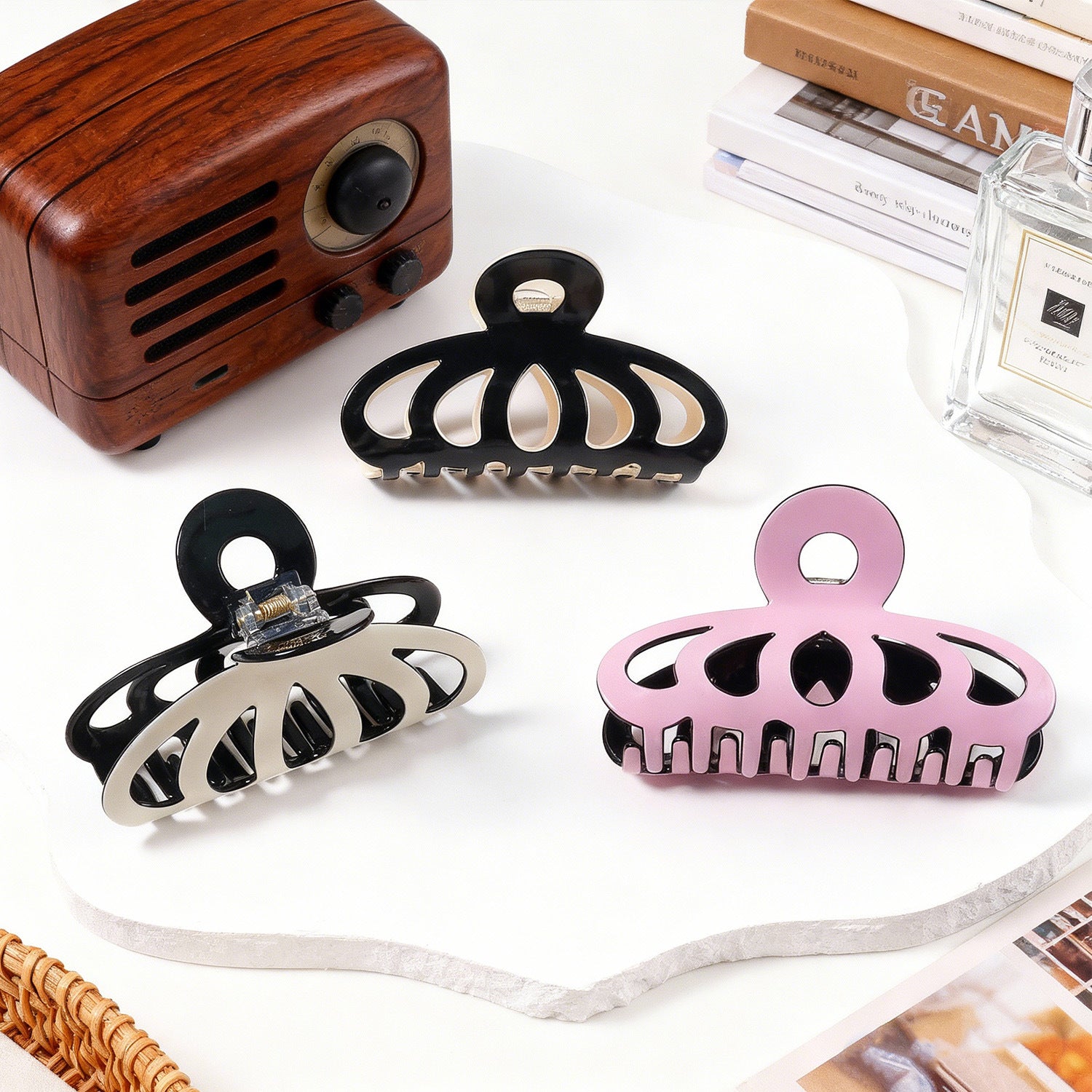 Contrast Color Hollow Out Minimalist Updo Shark Clip