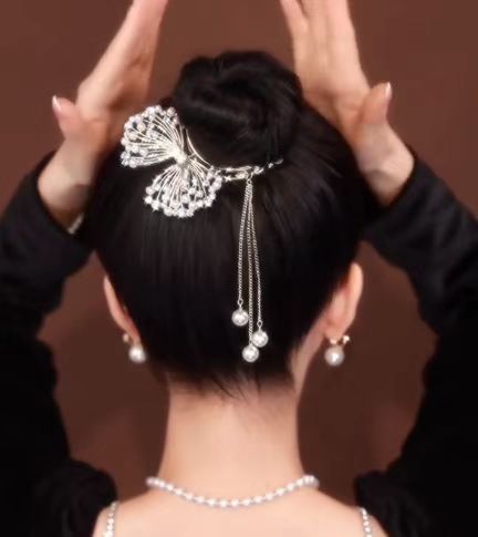 Advanced Metal Bow Tassel Ball Clip