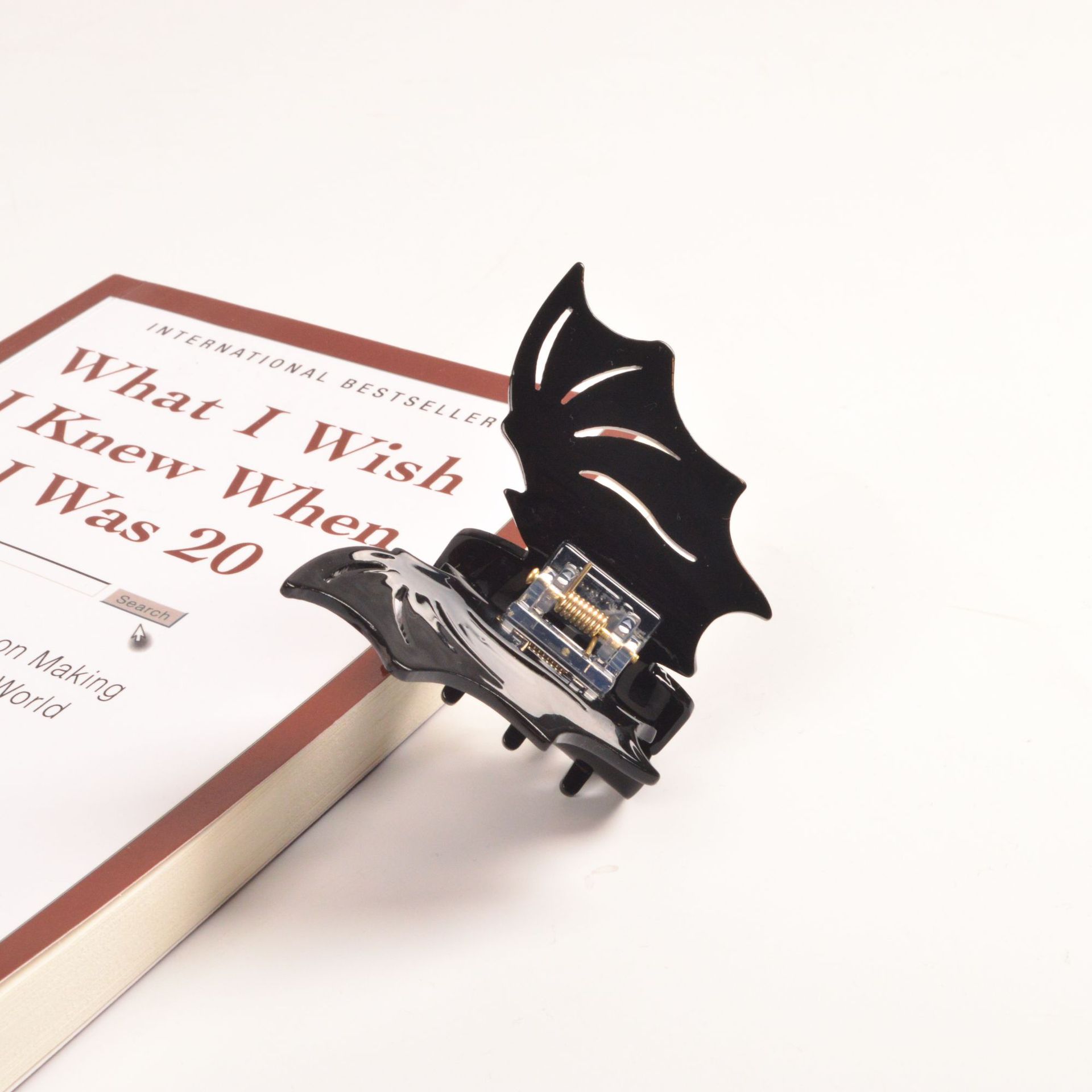 Acetic Acid Clasp Bat Fashion