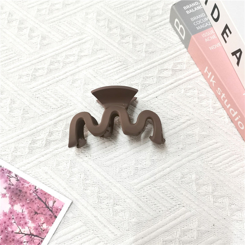 plain matte wavy claw