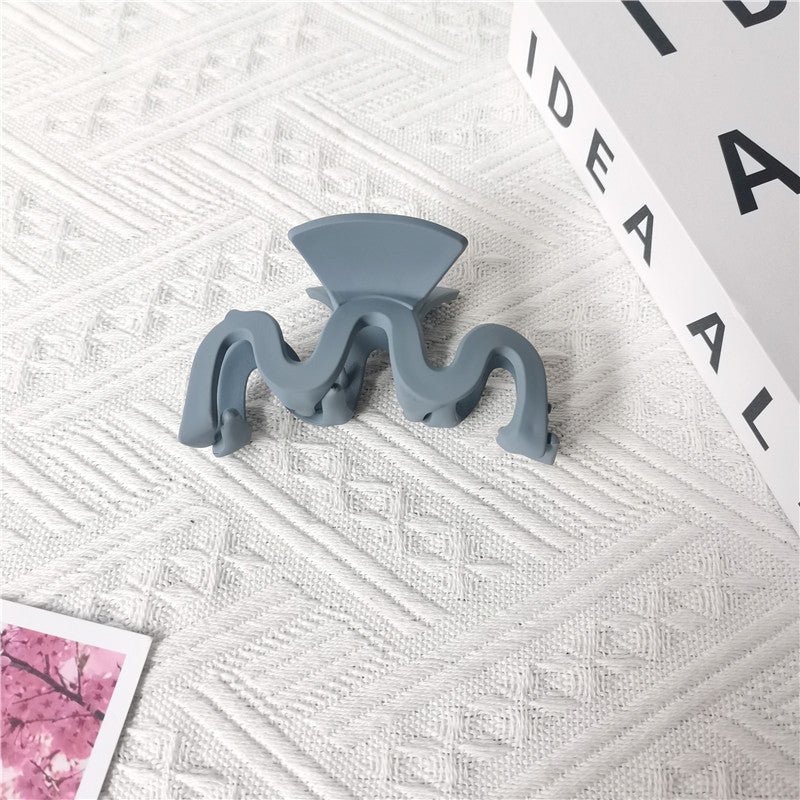 plain matte wavy claw
