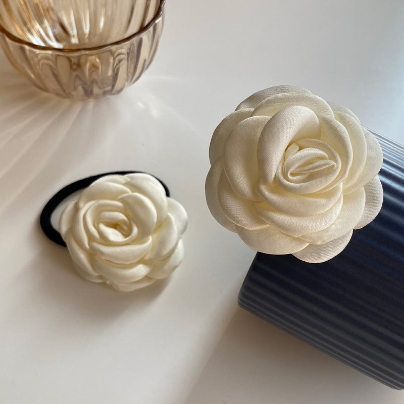 Vintage Oil Painting Style Cream Rose Hair Rope